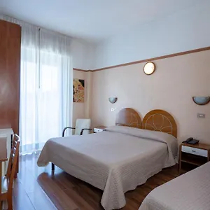 Britannia Marina Centro 3*, Римини Италия