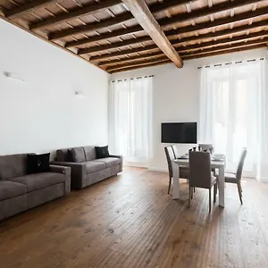 A World Aparts - 104 Frattina Apartamento